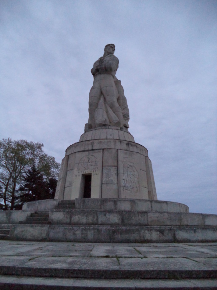 Главный памятник Приморского парка Варны пантеон