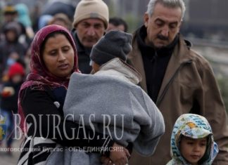 Нелегальные мигранты штурмуют Болгарию, недалеко от Бургаса, через территорию Болгарии