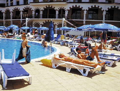 Болгария отель Riu Helios Bay у босейна