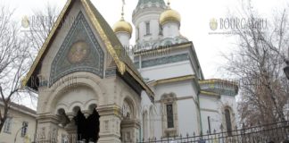 26 декабря, София - храм Святого Николая, тысячи мирян пригли поклонится чудотворной иконе Пресвятой Богородицы