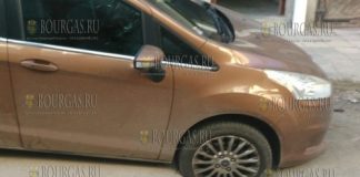 11 апреля 2017 года, Варна, на одной из улиц провалился авто
