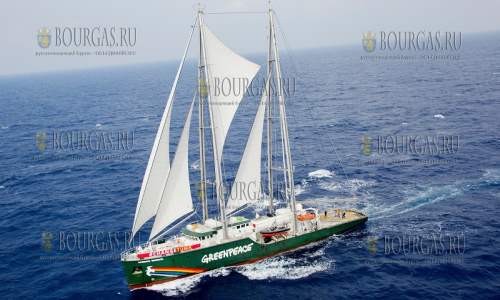 В порту Бургаса ждут парусник Greenpeace - Rainbow Warrior III