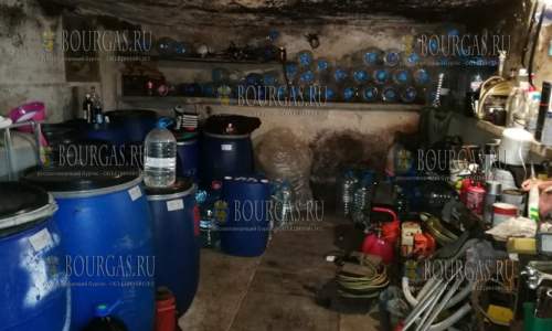 В Болгарии, в районе Несебра выявили несколько тонн нелегального алкоголя