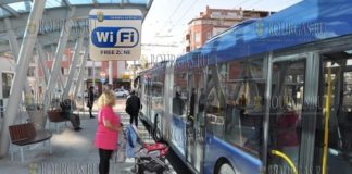 На остановках муниципального транспорта в Бургасе заработает бесплатный WiFi интернет