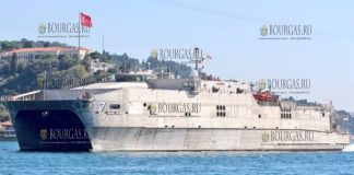 Американский десантный катамаран USNS Carson City пришвартовался в порту Варны