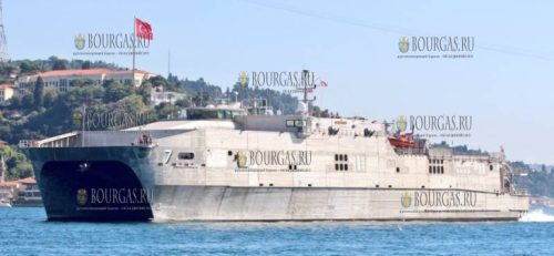 Американский десантный катамаран USNS Carson City пришвартовался в порту Варны