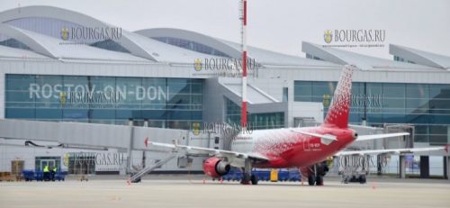 в ходеф таможенного контроля у одного из пассажиров рейса Бургас - Ростов-на-Дону в ручной клади было обнаружено две единицы холодного оружия