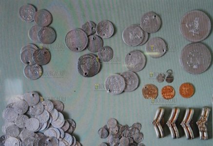 Ахтополь, сотни золотых и серебряных монет