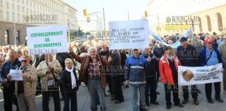 Пенсионеры в столице Болгарии Софии вышли на протест