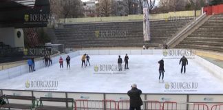 В болгарском городке Хасково заработал открытый каток