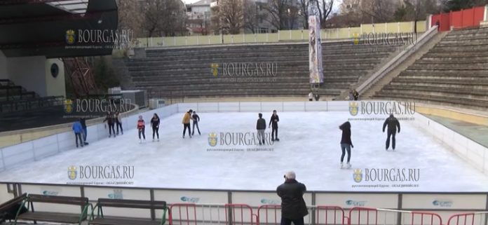 В болгарском городке Хасково заработал открытый каток