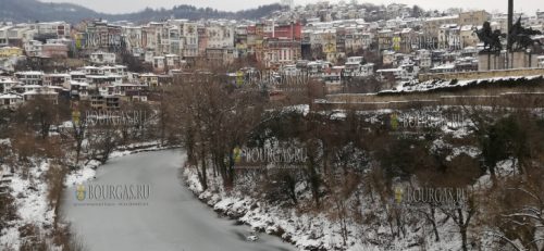 В Велико-Тырново практически замерзла река Янтра, январь 2019 года