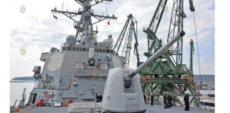 В Варне гостит американский миноносец USS ROSS (DDG-71)