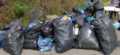 Волонтеры собрали отходы с пляжей в Поморие