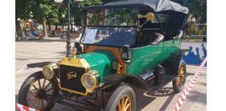 В Поморие прошел парад ретро-автомобилей