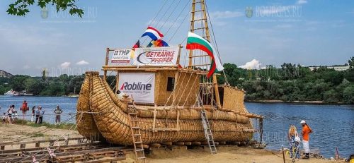 В Болгарии спустили на воду тростниковое судно Абора-4