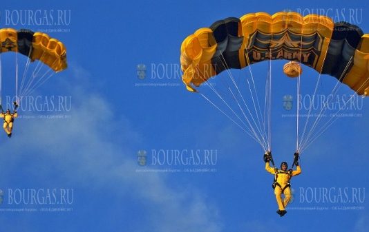в Болгарии отмечают День парашютиста