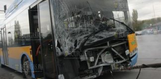 В Софии троллейбус врезался в столб, есть пострадавшие