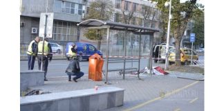 В Варне авто врезался в остановку муниципального транспорта