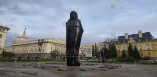 В Софии, на площади Княз Александър I появилась мумия
