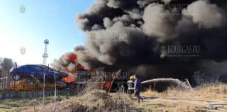 Вчера днем серьезно горела свалка автомобилей в Хасково