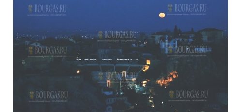 Снежная Супер Луна осветила Пловдив