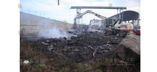 В Бургасе в огне сгорели 20 автомобилей