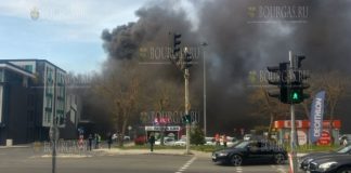 Большой пожар вспыхнул в одном из гипермаркетов Бургаса