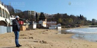 Море снова съело Южный пляж Несебра