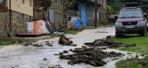 над селами Пчелище и Велчево прошел сильный дождь