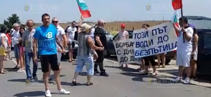 Протестующие заблокировали дорогу Варна - Русе в Болгарии