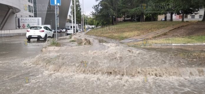 Варна превратилась в аквапарк