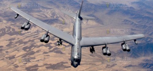 4 стратегических бомбардировщиков B-52 Stratofortress, пролетели над территорией Болгарии