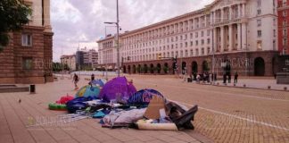 Сотрудники полиции в Болгарии разобрали палаточные городки антиправительственных демонстрантов