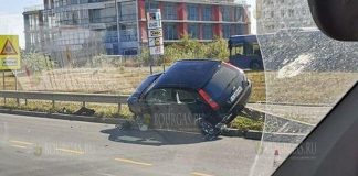 Автомобиль приземлился на ограждение в Бургасе
