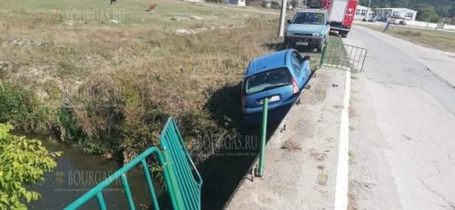 В Болгарии водитель не справилась управлением и проехала... мимо моста