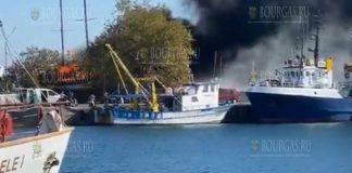 В порту Несебра сгорела прогулочная яхта