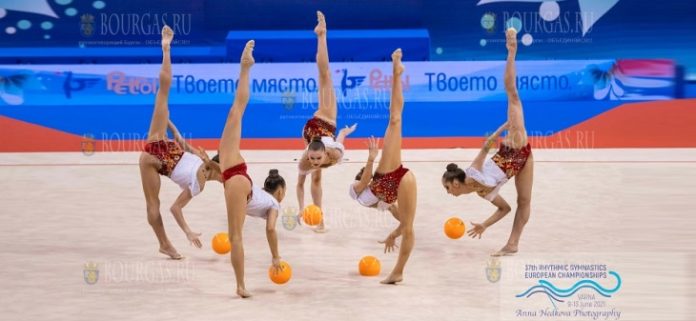 На чемпионате Европы по художественной гимнастике, который в эти дни проходит в Варне, болгарский ансамбль добыл золотые медали в финале в упражнениях с пятью мячами На чемпионате Европы по художественной гимнастике, который в эти дни проходит в Варне, болгарский ансамбль добыл золотые медали в финале в упражнениях с пятью мячами