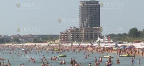 пляжи Солненчого берега летом 2021 года заполнены