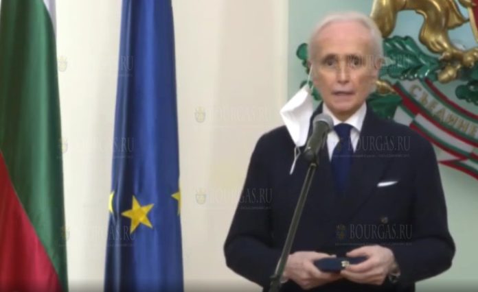 Сегодня президент Болгарии - Румен Радев, вручил знаменитому на весь мир оперному певцу - Хосе Каррерас, Почетный Знак Сегодня президент Болгарии - Румен Радев, вручил знаменитому на весь мир оперному певцу - Хосе Каррерас, Почетный Знак