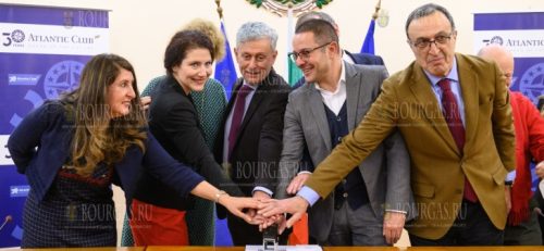 В Болгарии вышла почтовая марка посвященная 30-летию основания Атлантического клуба