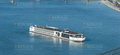 первый круизный лайнер на Дунае - Viking Lif, пришвартовался в Видине, самом северном порту Болгарии