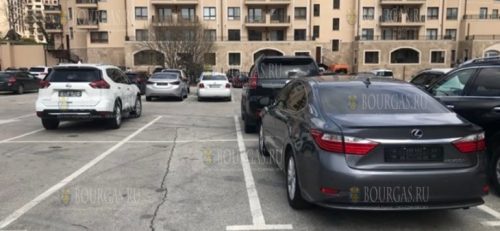 Украинские беженцы снимают номера со своих авто на курортах Болгарии