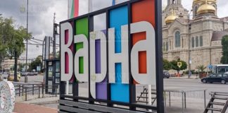 В начале пешеходной зоны Варны появился новый арт-объект