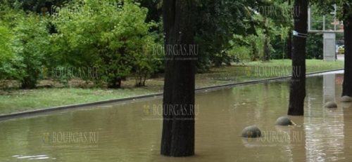 Проливной дождь затопил Софию