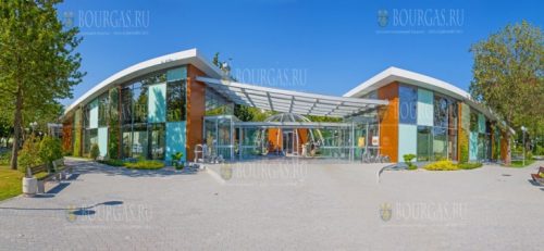 в открытом бассейне Флора в Бургасе