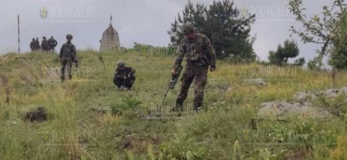 Военнослужащие Сухопутных войск Болгарии, обнаружили и уничтожили неразорвавшиеся боеприпасы