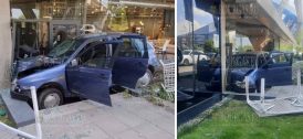 В Софии автомобиль въехал в мебельный магазин
