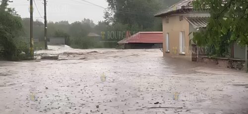 Затопило несколько населенных пунктов в Болгарии