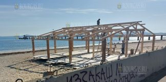 возле моста в Бургасе идет строительство